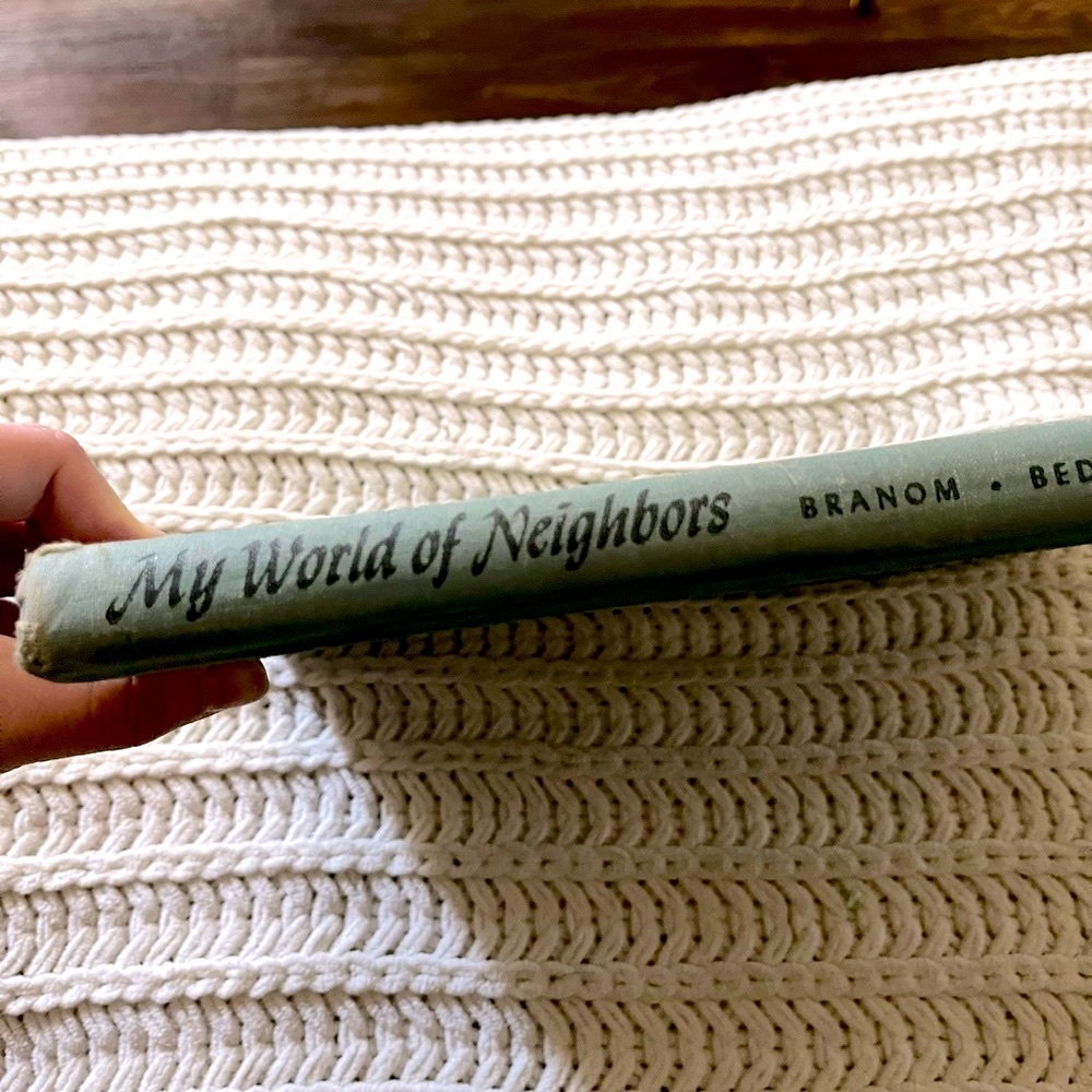 🌎Vintage My World of Neighbors Catholic Children Picture Hardback Cloth Book🌎 - Picture 3 of 16